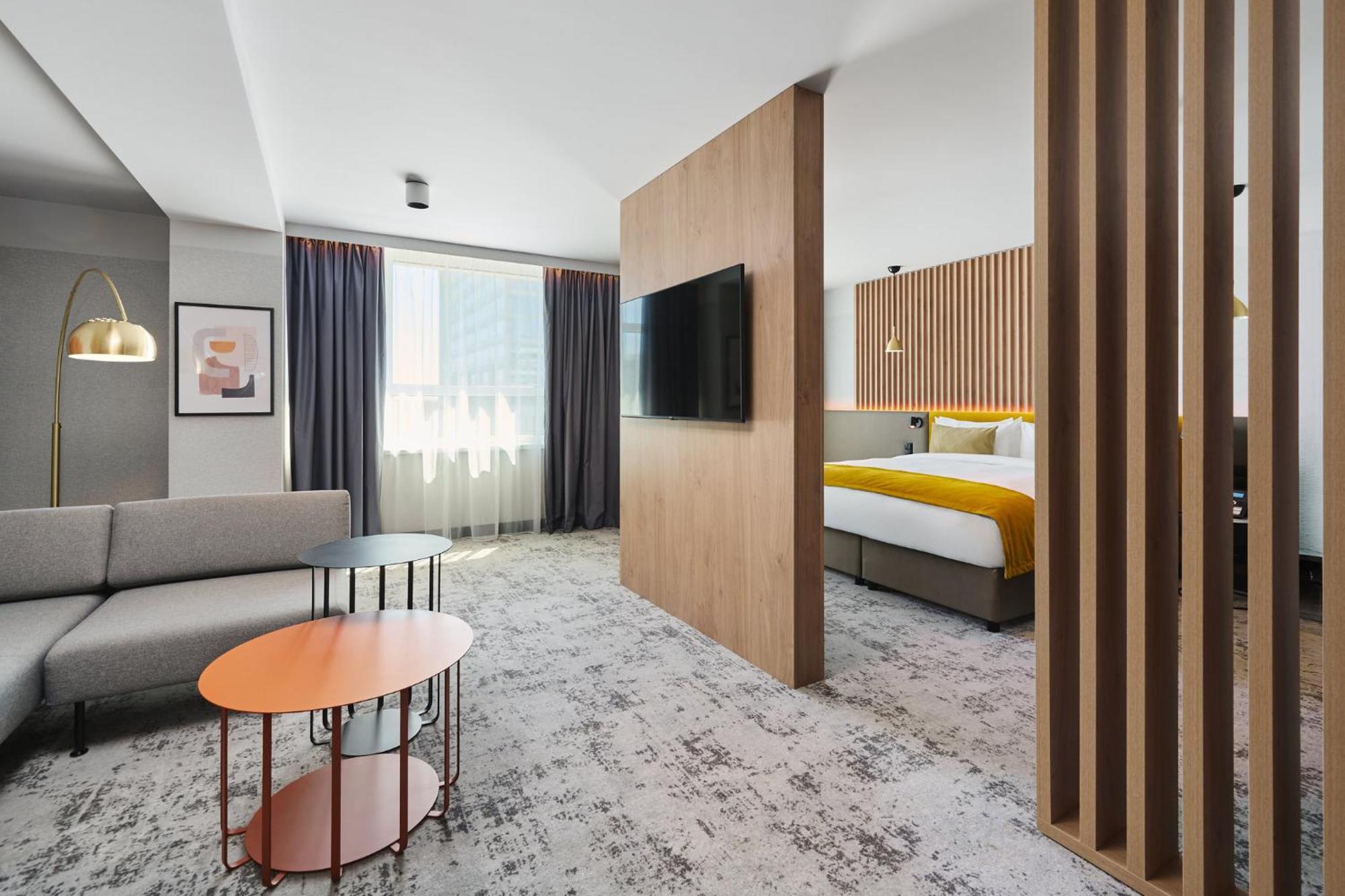 Standard King Room Accessible